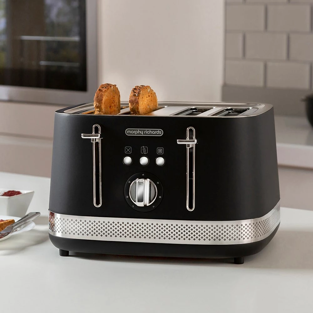 Morphy Richards Illumination 4-Slice Toaster - Black 2 Morphy Richards Illumination 4-Slice Toaster - Black - Image 2