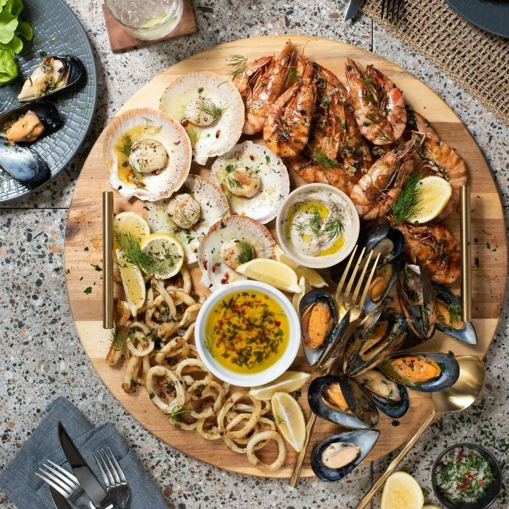 Alex Liddy Acacia Round Serving Board With Handles 50cm 3 Alex Liddy Acacia Round Serving Board With Handles 50cm - Image 3